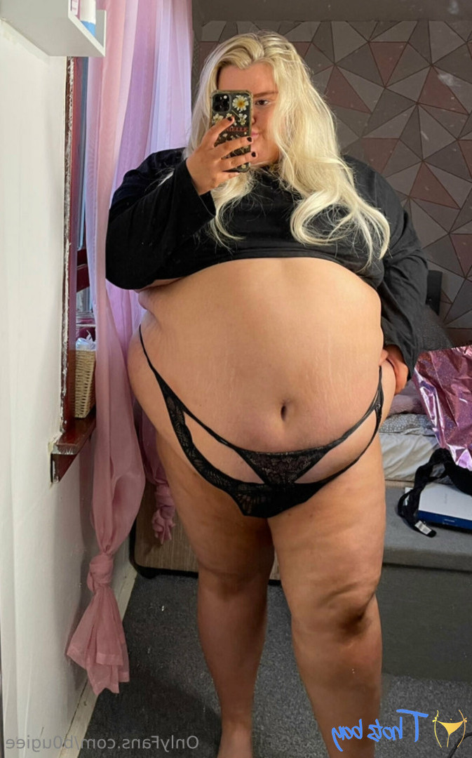 B0ugie [ b0ugiee ] Onlyfans leaked photo 18424413 on Hotleaks.tv