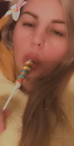 8425704
