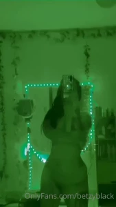 10535832
