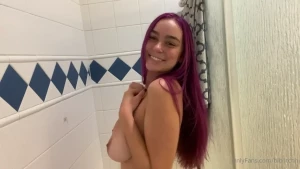 8418989