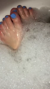 8389565