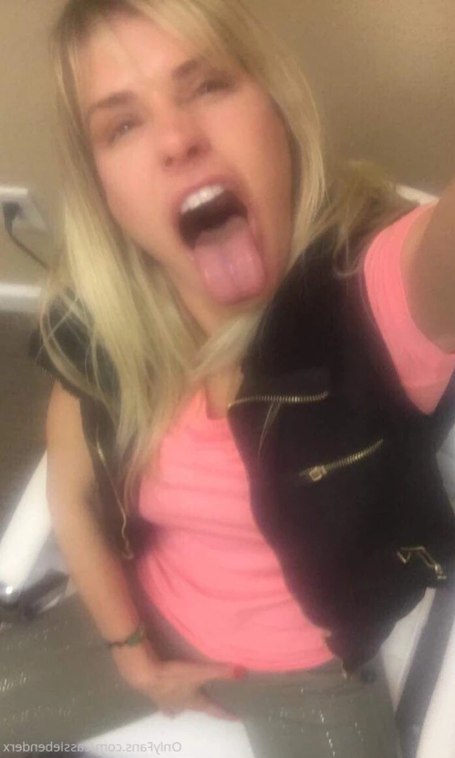 Cassie Bender [ cassiebenderfit ] Onlyfans leaked photo 11022410 on Hotleaks.tv