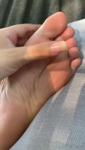 10533800
