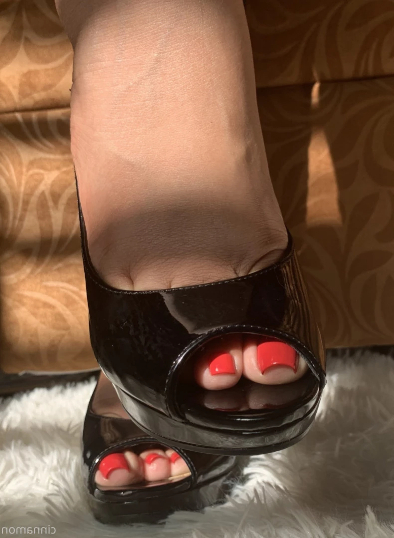 Goddess Cinnamon VIP👣👸🏻 [ cinnamonfeet2 ] Onlyfans leaked photo 11116943 on Hotleaks.tv