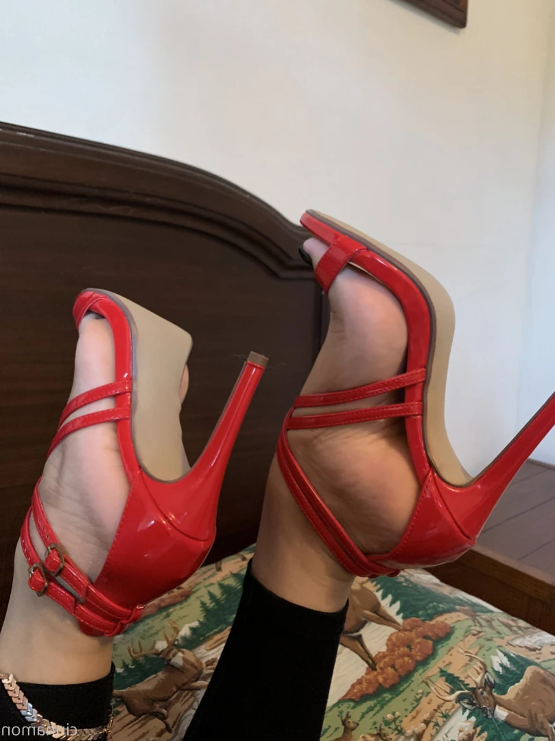 Goddess Cinnamon VIP👣👸🏻 [ cinnamonfeet2 ] Onlyfans leaked photo 11677498 on Hotleaks.tv