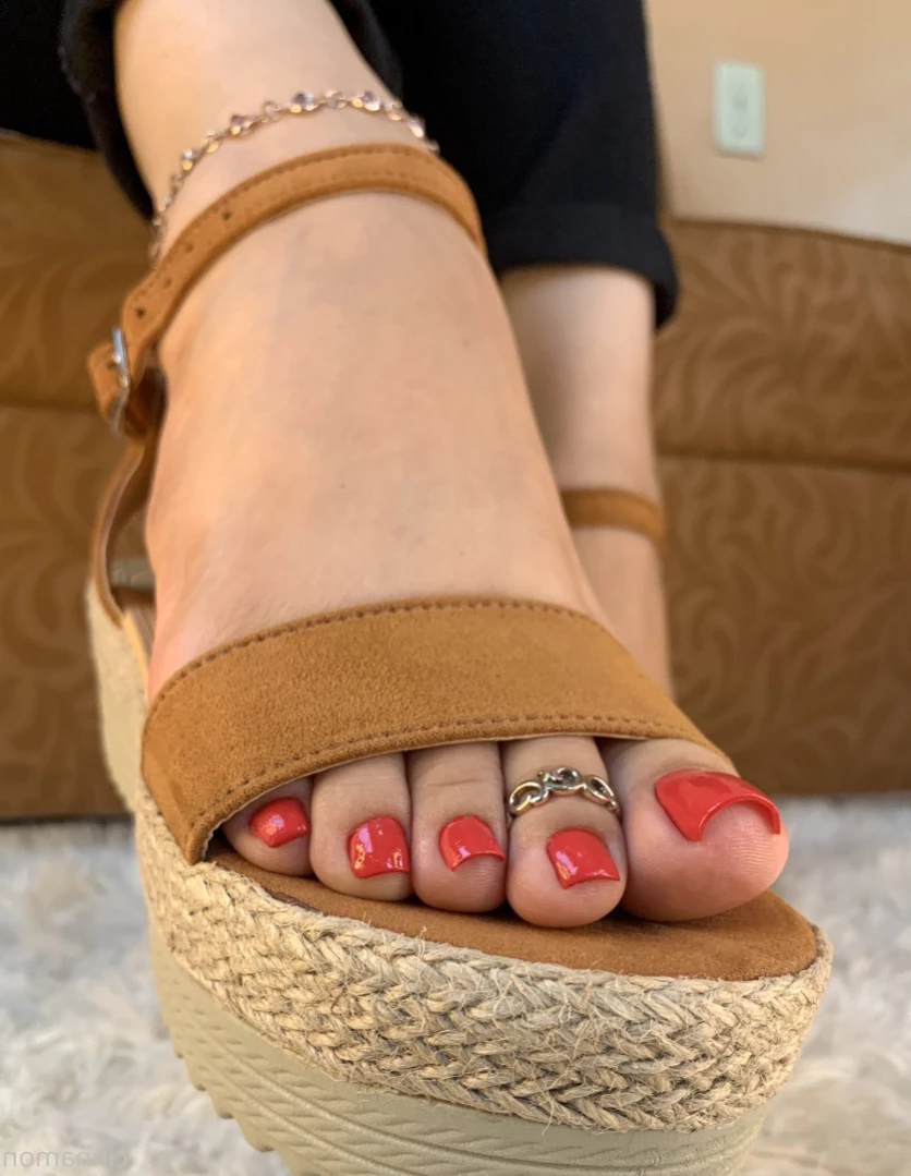 Goddess Cinnamon VIP👣👸🏻 [ cinnamonfeet2 ] Onlyfans leaked photo 15446305 on Hotleaks.tv