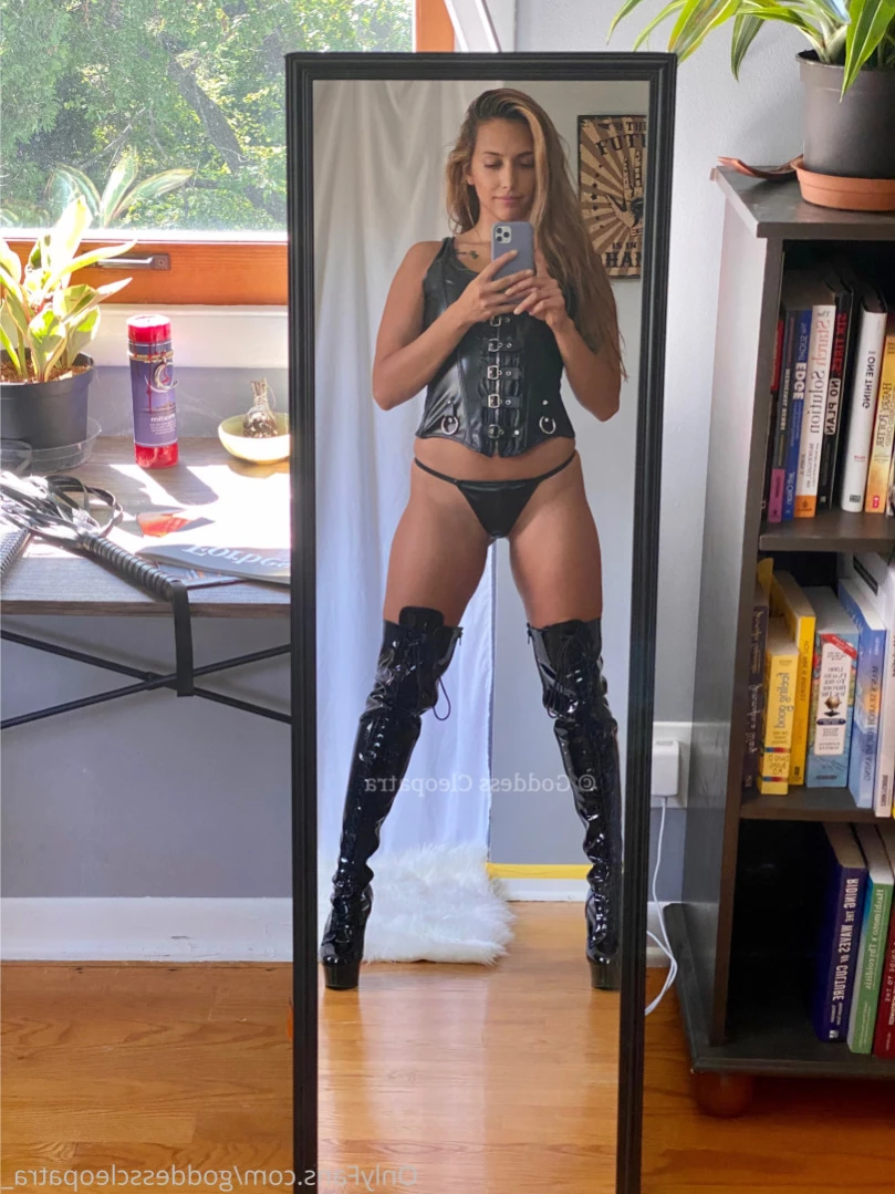 Cleopatra [ cleox13 ] Onlyfans leaked photo 11121222 on Hotleaks.tv