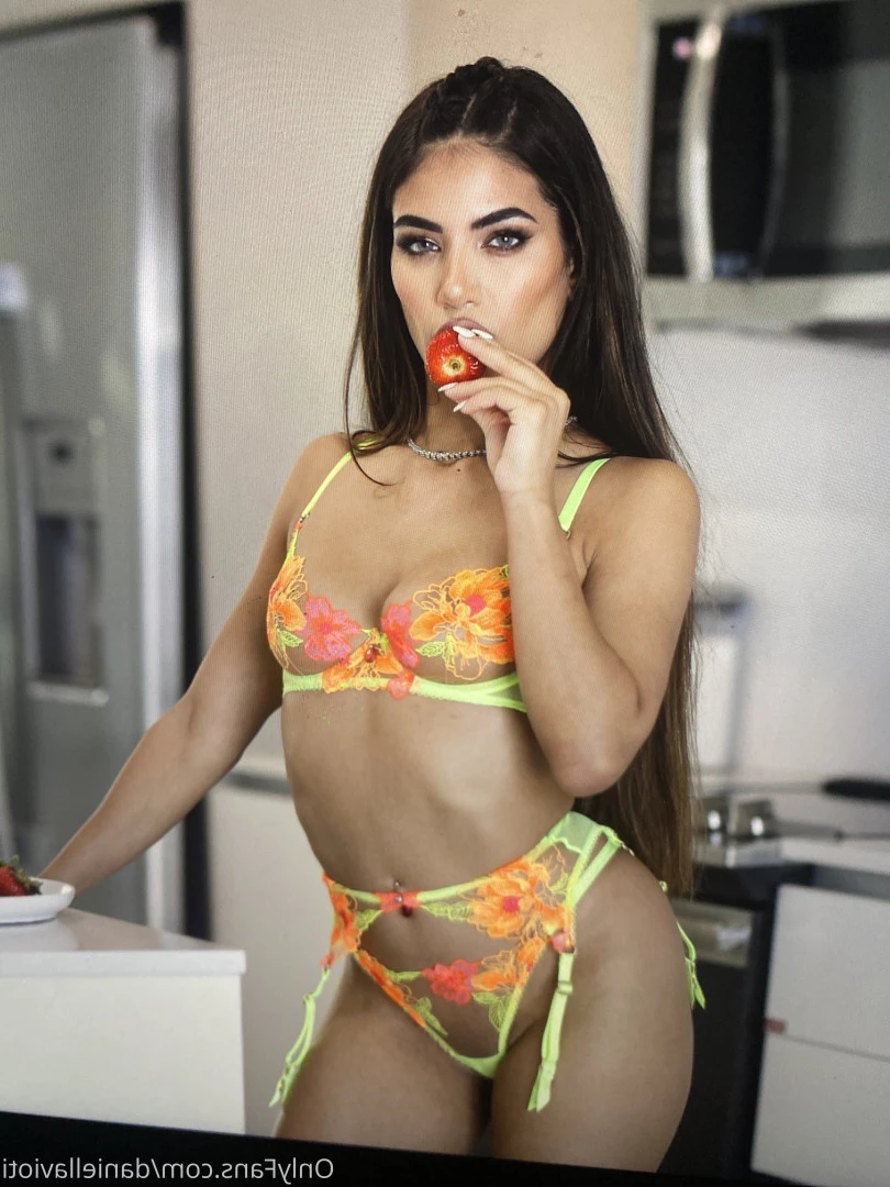 Petite middle eastern babe💖 [ daniellavioti ] Onlyfans leaked photo 9187496 on Hotleaks.tv