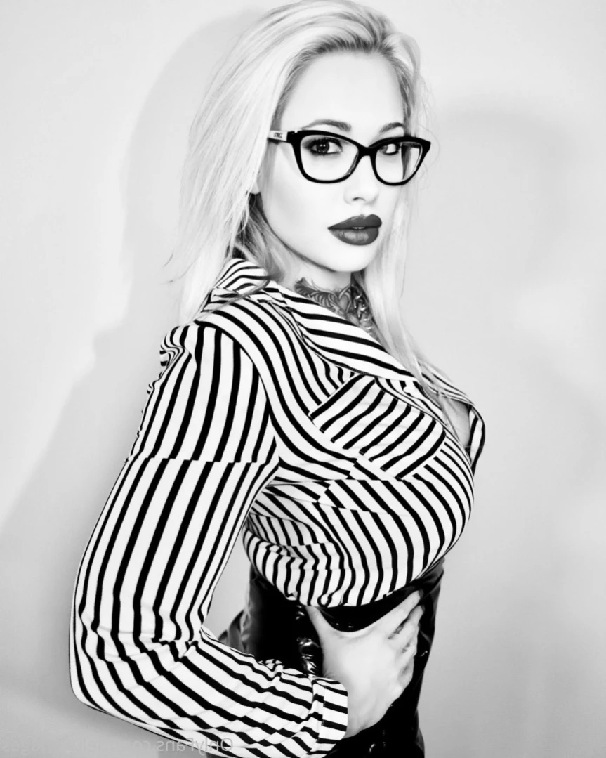 DOMME TIFFANY DELUX SNOW BUNNY [ deluximages ] Onlyfans leaked photo 15668007 on Hotleaks.tv