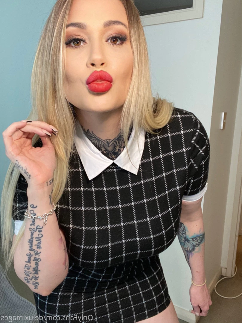 DOMME TIFFANY DELUX SNOW BUNNY [ deluximages ] Onlyfans leaked photo 16276404 on Hotleaks.tv