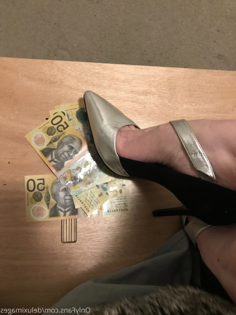 DOMME TIFFANY DELUX SNOW BUNNY [ deluximages ] Onlyfans leaked photo 16505355 on Hotleaks.tv