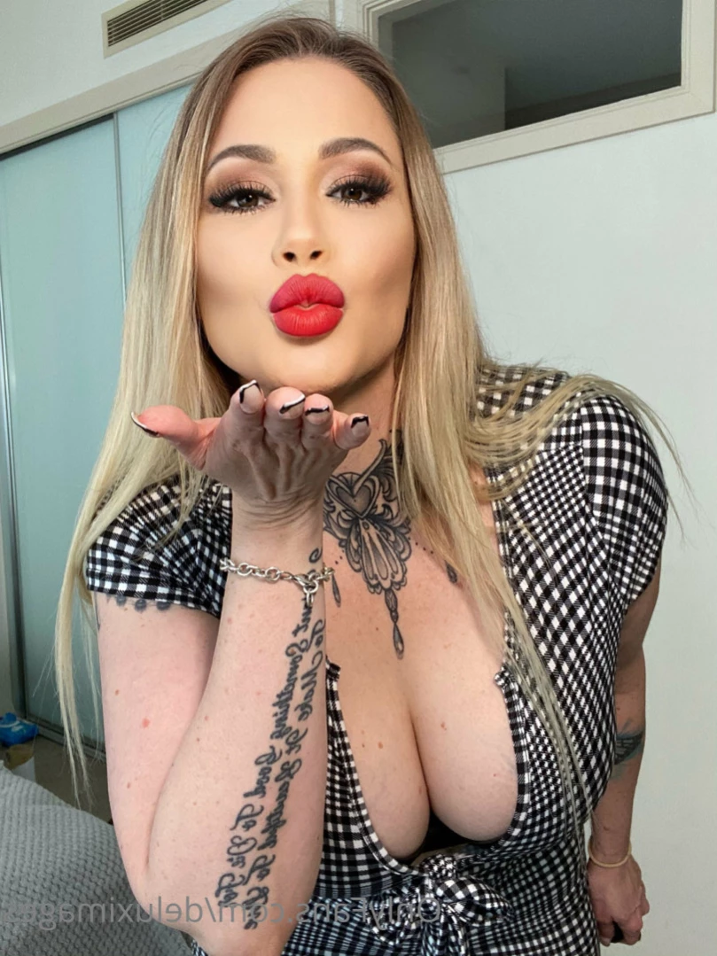 DOMME TIFFANY DELUX SNOW BUNNY [ deluximages ] Onlyfans leaked photo 16506527 on Hotleaks.tv