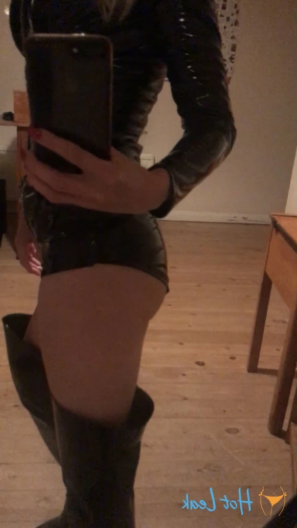 Mistress Scarlet [ dominascarlet ] Onlyfans leaked photo 13486355 on Hotleaks.tv