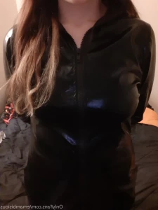 15869685