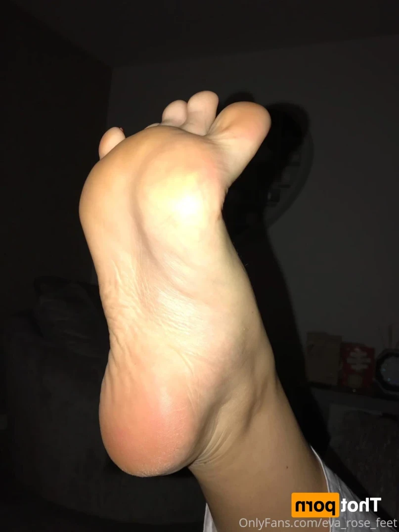 E [ eva_rose_feet ] Onlyfans leaked photo 14184317 on Hotleaks.tv