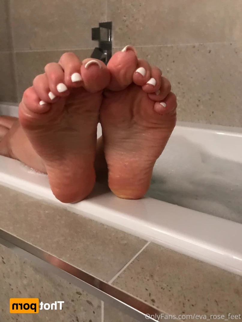 E [ eva_rose_feet ] Onlyfans leaked photo 14185158 on Hotleaks.tv