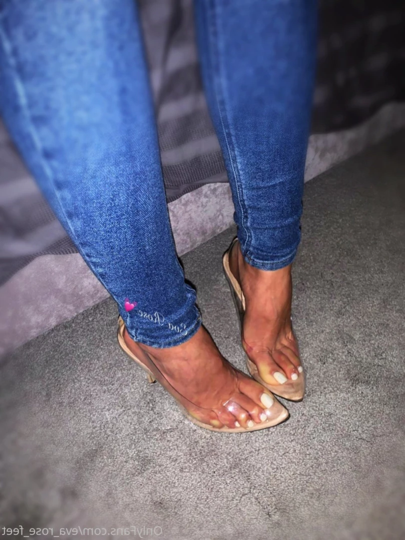 E [ eva_rose_feet ] Onlyfans leaked photo 14185186 on Hotleaks.tv