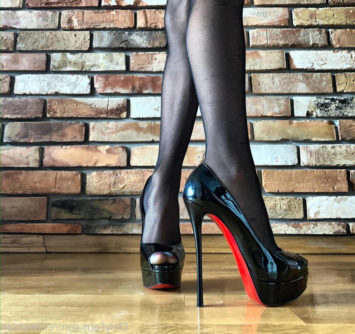 Evil Woman [ evilwoman ] Onlyfans leaked photo 12004695 on Hotleaks.tv