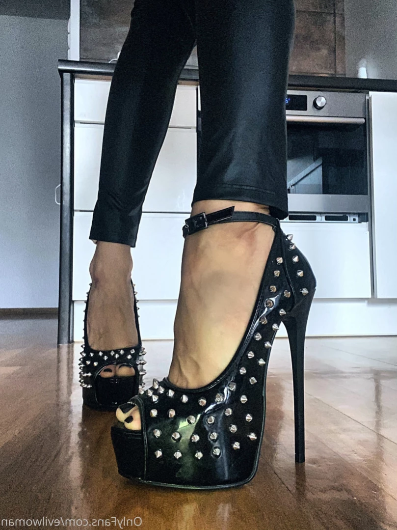 Evil Woman [ evilwoman ] Onlyfans leaked photo 12811143 on Hotleaks.tv