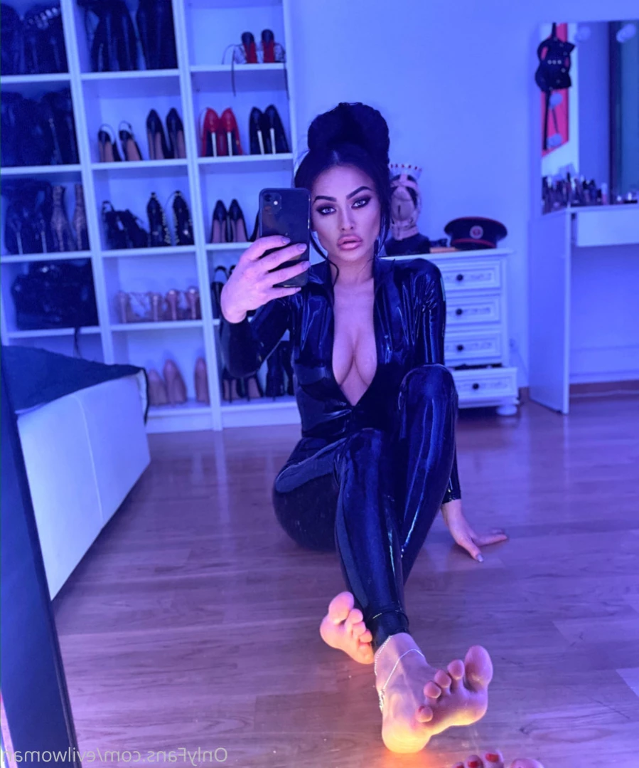 Evil Woman [ evilwoman ] Onlyfans leaked photo 14368917 on Hotleaks.tv
