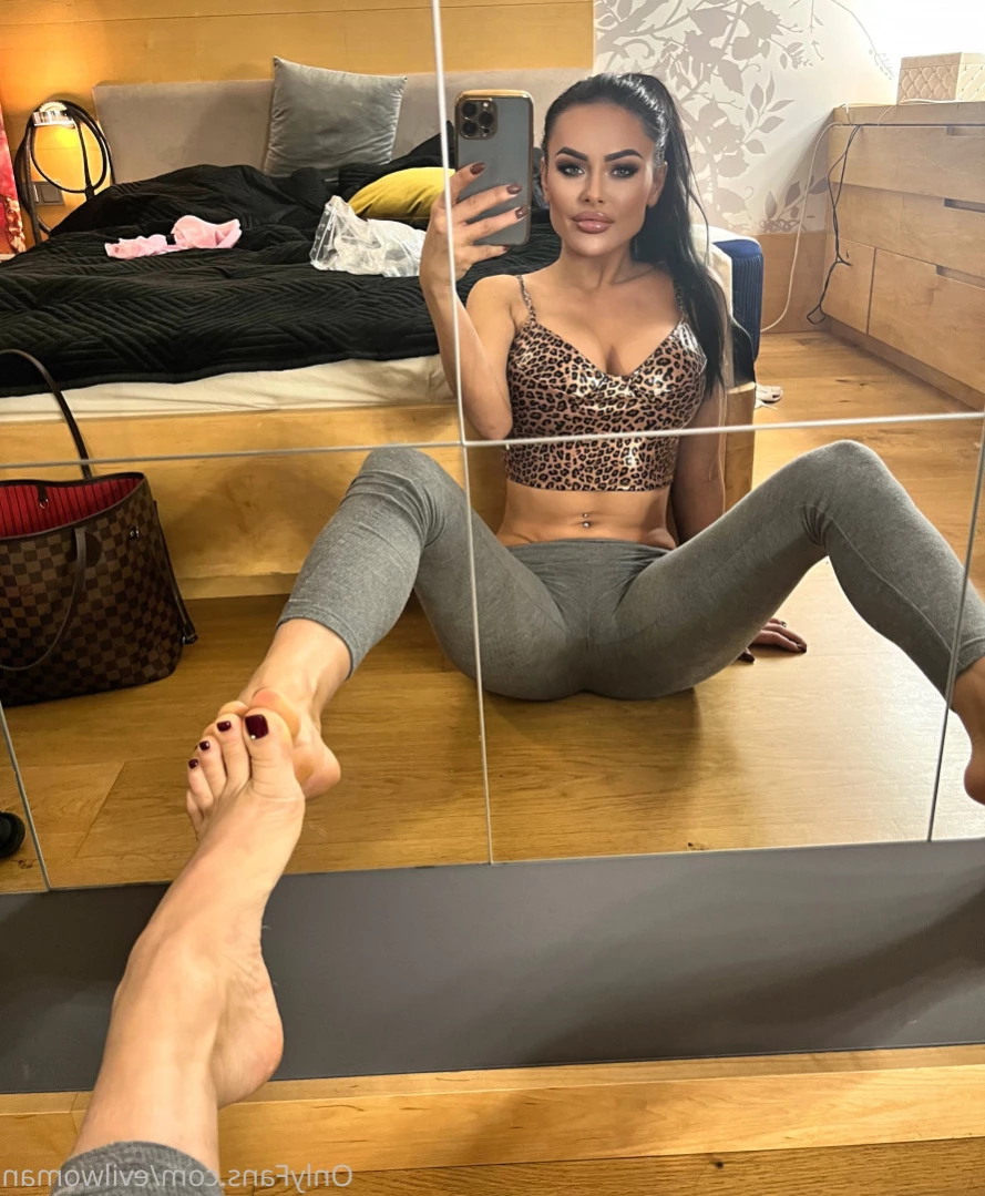 Evil Woman [ evilwoman ] Onlyfans leaked photo 14577365 on Hotleaks.tv