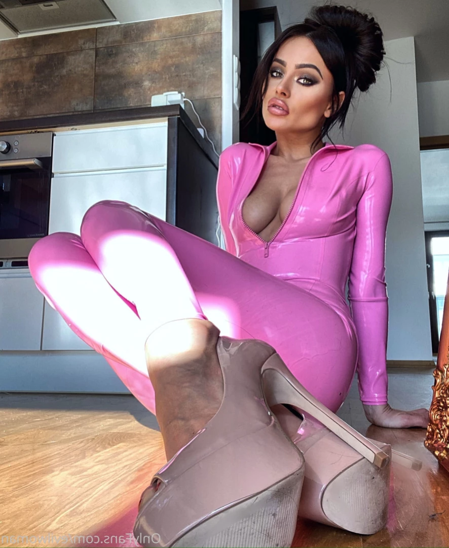 Evil Woman [ evilwoman ] Onlyfans leaked photo 15423332 on Hotleaks.tv