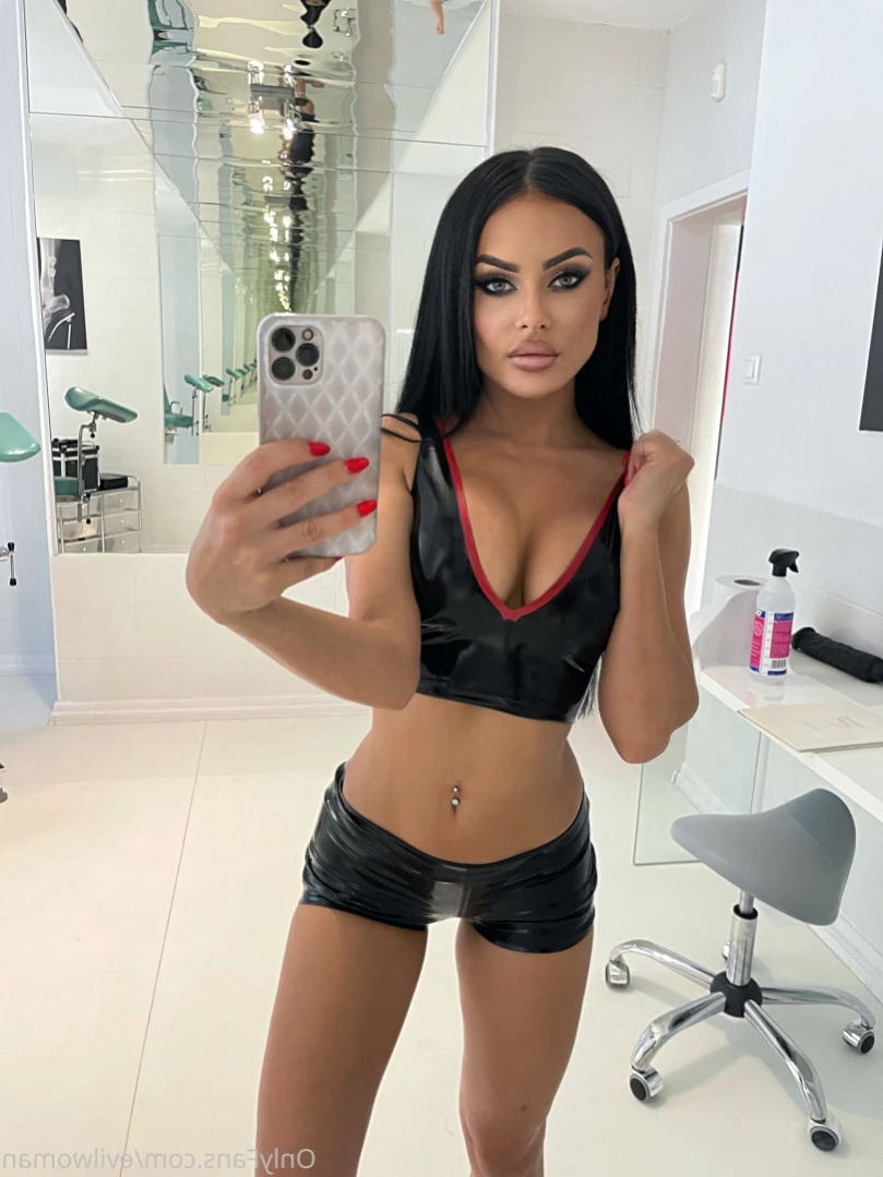 Evil Woman [ evilwoman ] Onlyfans leaked photo 15800814 on Hotleaks.tv