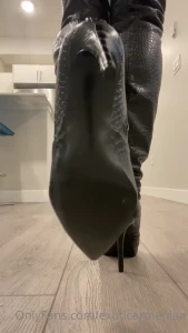 8285250