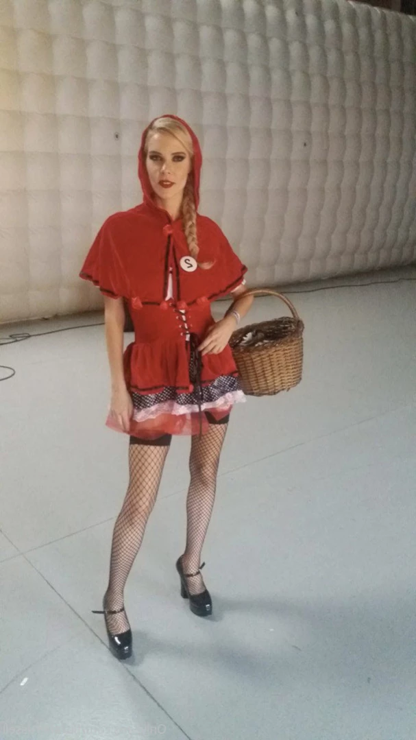 Florane Russell [ floranerussell ] Onlyfans leaked photo 11123152 on Hotleaks.tv