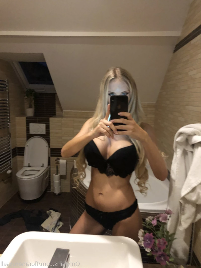 Florane Russell [ floranerussell ] Onlyfans leaked photo 11123263 on Hotleaks.tv
