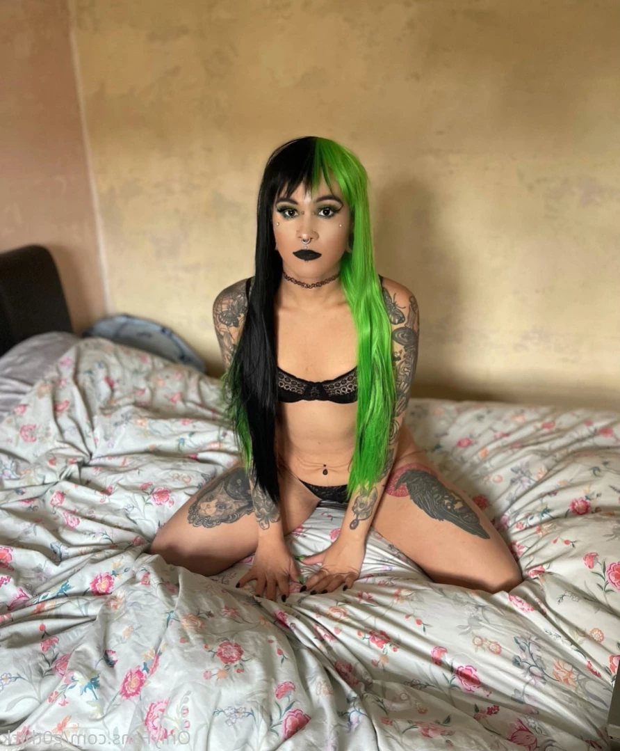 G0thschlampe KINK/FETISH FRIENDLY $3 [ g0thschlampe ] Onlyfans leaked photo 12126256 on Hotleaks.tv