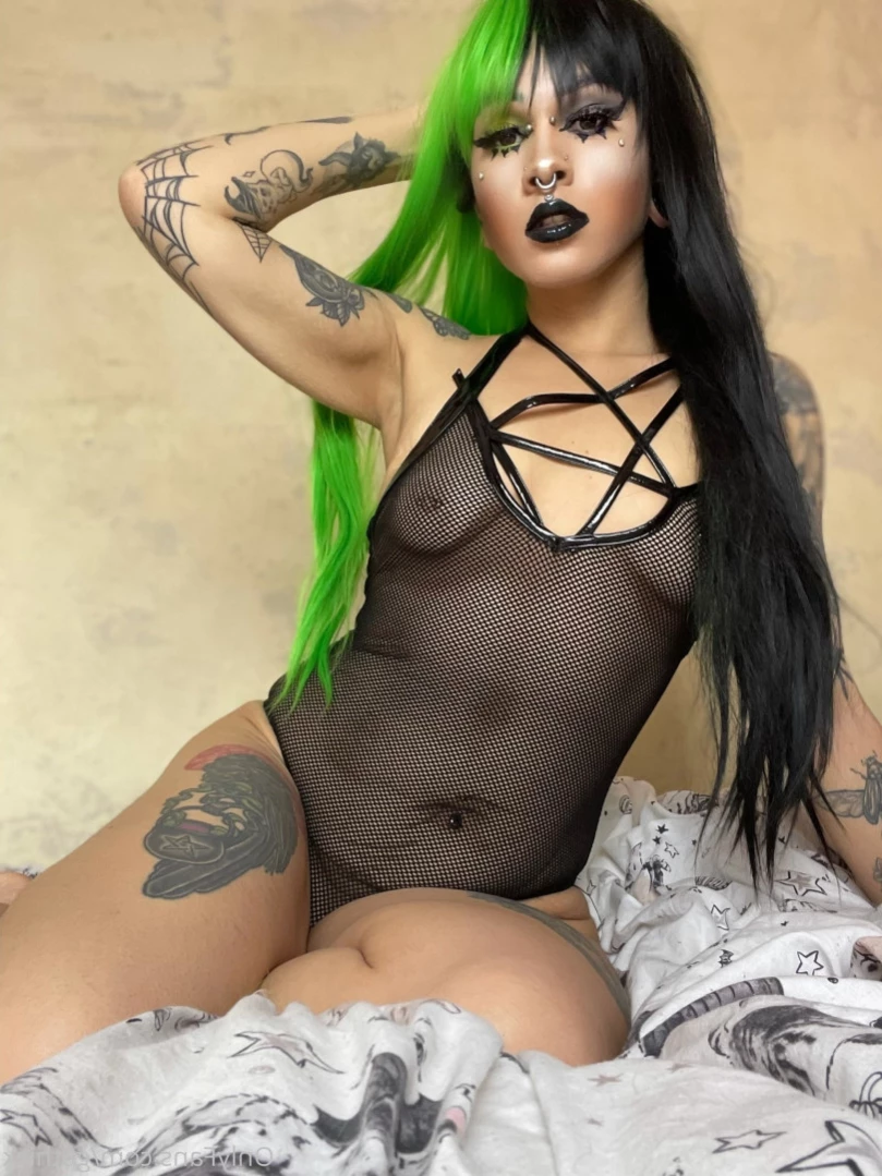 G0thschlampe KINK/FETISH FRIENDLY $3 [ g0thschlampe ] Onlyfans leaked photo 12433395 on Hotleaks.tv