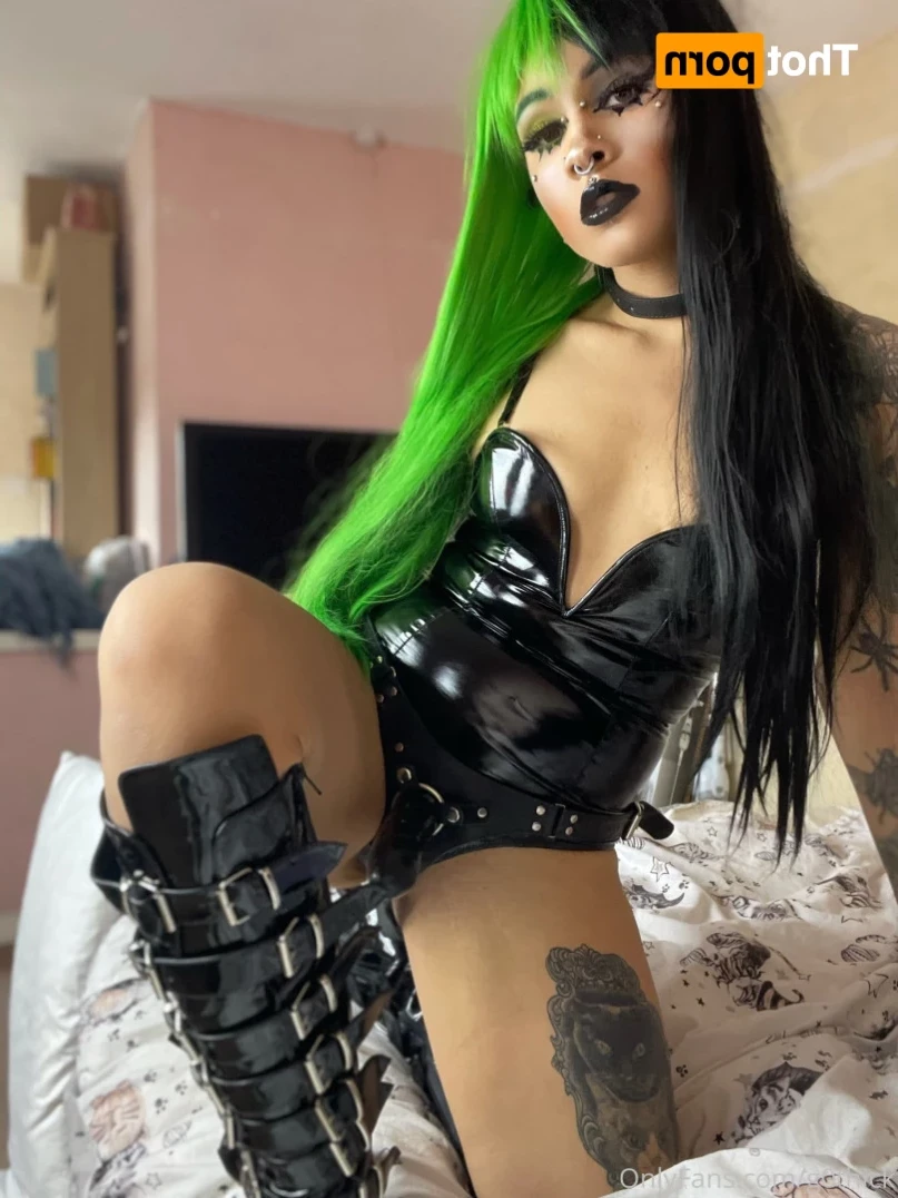 G0thschlampe KINK/FETISH FRIENDLY $3 [ g0thschlampe ] Onlyfans leaked photo 12818153 on Hotleaks.tv