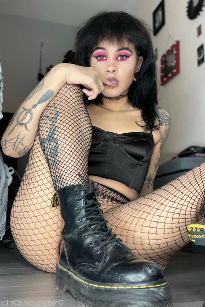 G0thschlampe KINK/FETISH FRIENDLY $3 [ g0thschlampe ] Onlyfans leaked photo 13392587 on Hotleaks.tv