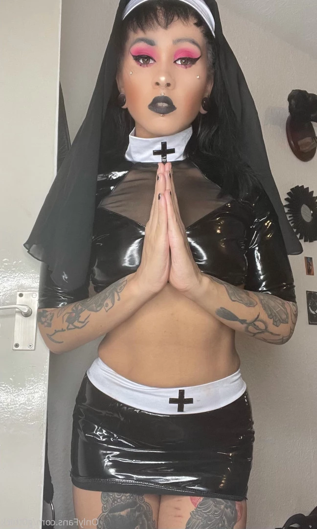 G0thschlampe KINK/FETISH FRIENDLY $3 [ g0thschlampe ] Onlyfans leaked photo 14582358 on Hotleaks.tv