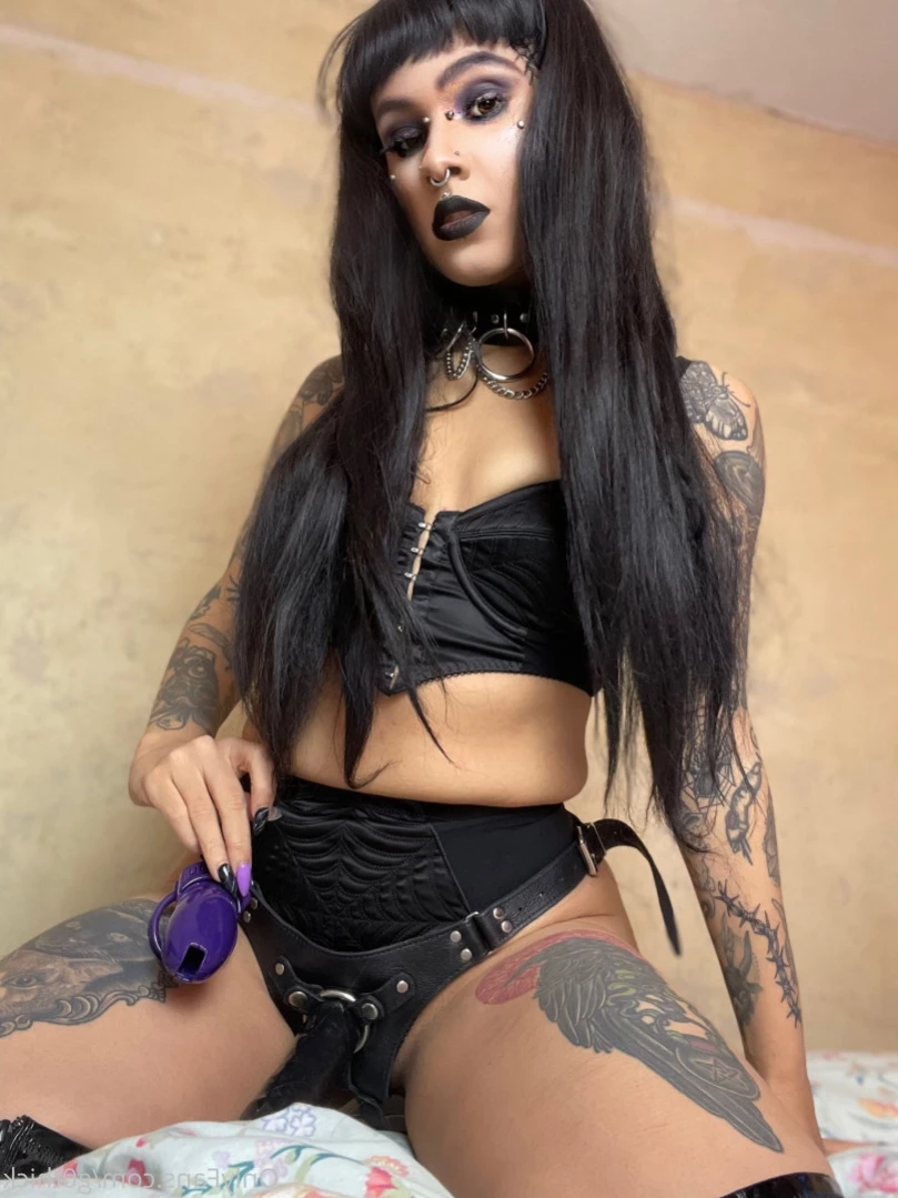G0thschlampe KINK/FETISH FRIENDLY $3 [ g0thschlampe ] Onlyfans leaked photo 15003297 on Hotleaks.tv