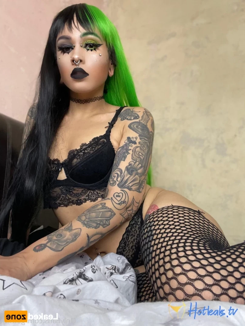 G0thschlampe KINK/FETISH FRIENDLY $3 [ g0thschlampe ] Onlyfans leaked photo 15414835 on Hotleaks.tv
