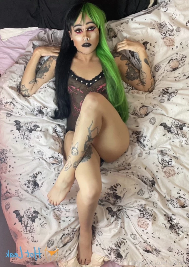 G0thschlampe KINK/FETISH FRIENDLY $3 [ g0thschlampe ] Onlyfans leaked photo 16048347 on Hotleaks.tv