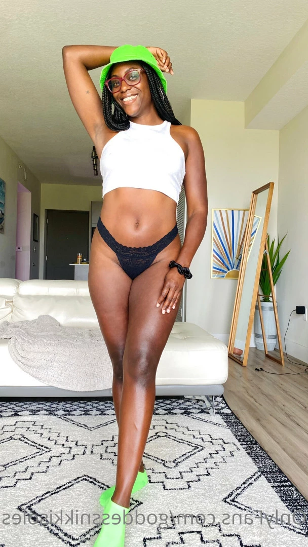 Goddess Nikki [ goddessnikkisoles ] Onlyfans leaked photo 7883634 on Hotleaks.tv