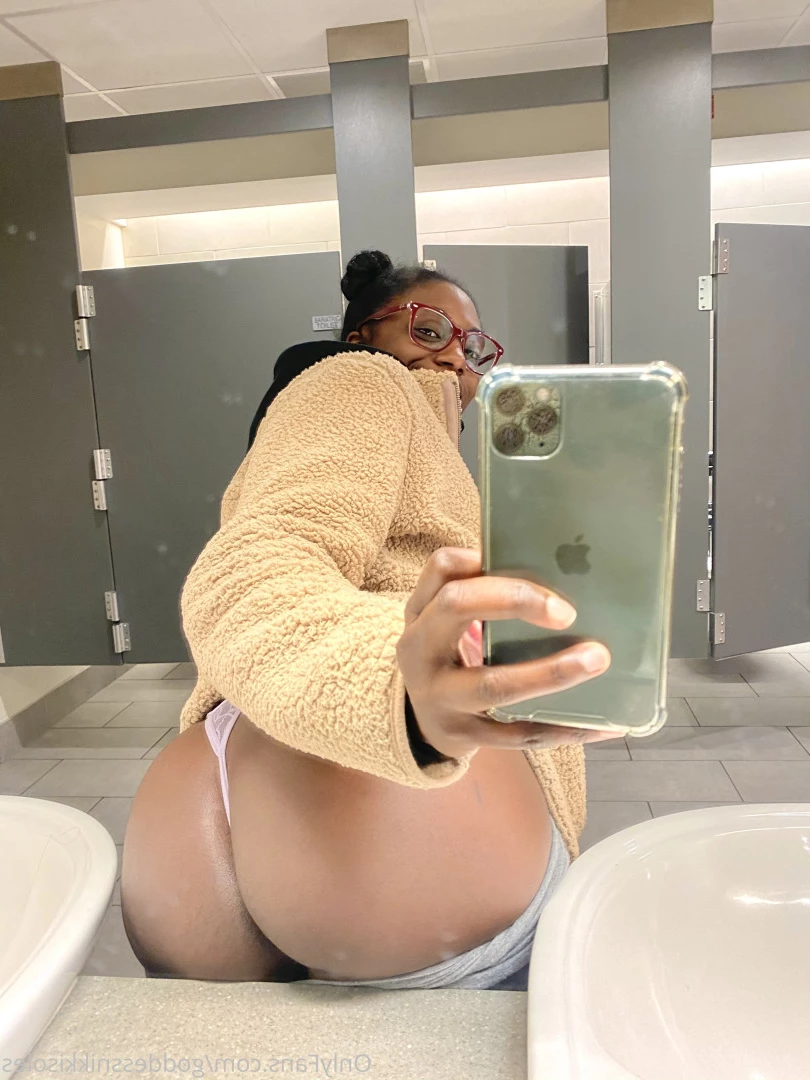Goddess Nikki [ goddessnikkisoles ] Onlyfans leaked photo 7890823 on Hotleaks.tv