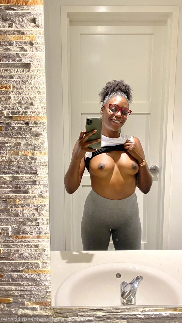 Goddess Nikki [ goddessnikkisoles ] Onlyfans leaked photo 7926951 on Hotleaks.tv