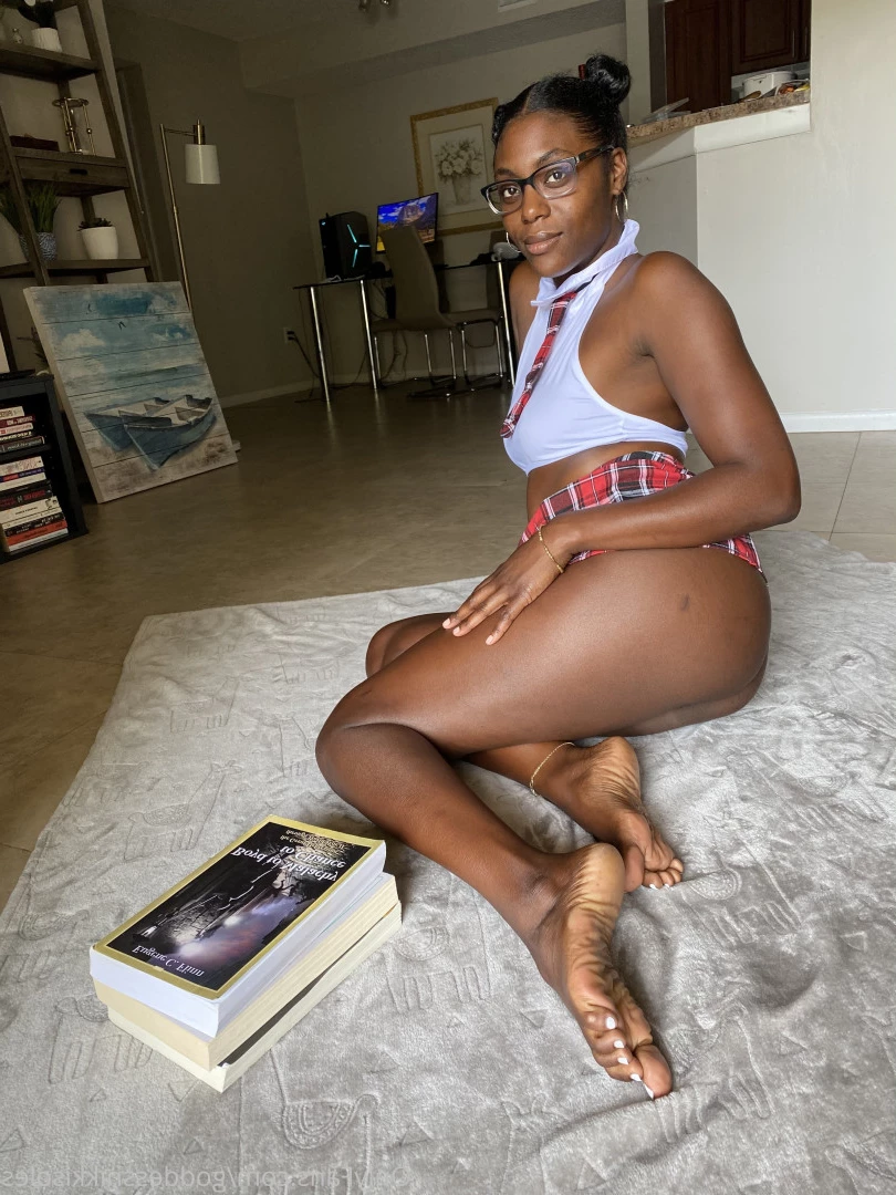 Goddess Nikki [ goddessnikkisoles ] Onlyfans leaked photo 7939098 on Hotleaks.tv