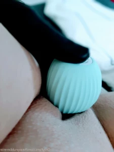 9825640