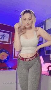 Holly Wolf [ hollytwolf ] Onlyfans leaked video 8215672 on Hotleaks.tv