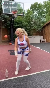 Holly Wolf [ hollytwolf ] Onlyfans leaked video 8215691 on Hotleaks.tv