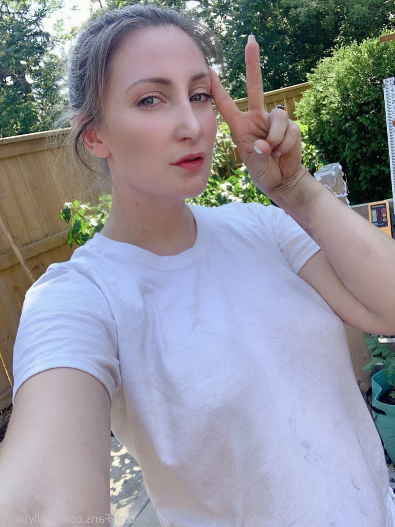 Holly Wolf [ hollytwolf ] Onlyfans leaked photo 11349542 on Hotleaks.tv