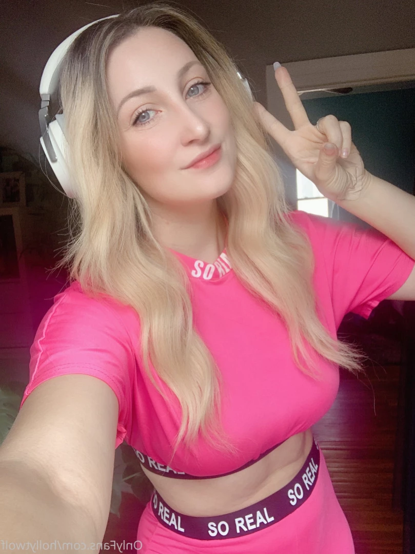 Holly Wolf [ hollytwolf ] Onlyfans leaked photo 12573355 on Hotleaks.tv
