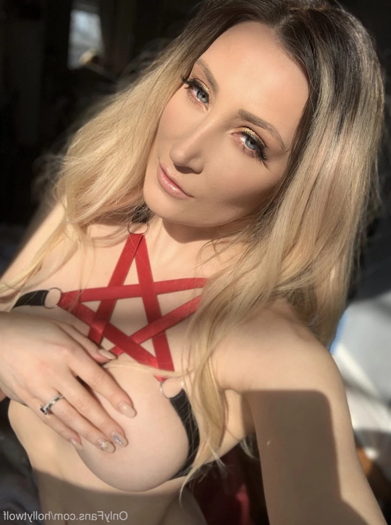 Holly Wolf [ hollytwolf ] Onlyfans leaked photo 12853712 on Hotleaks.tv