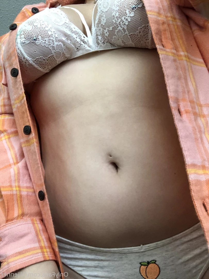 I GO LIVE 👀👀 [ letsgetjilly ] Onlyfans leaked photo 15436321 on Hotleaks.tv