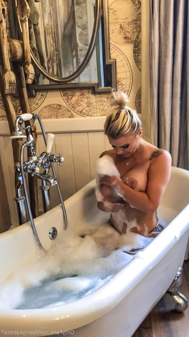 Kerry Katona [ kerrykatona7 ] Onlyfans leaked photo 12668515 on Hotleaks.tv